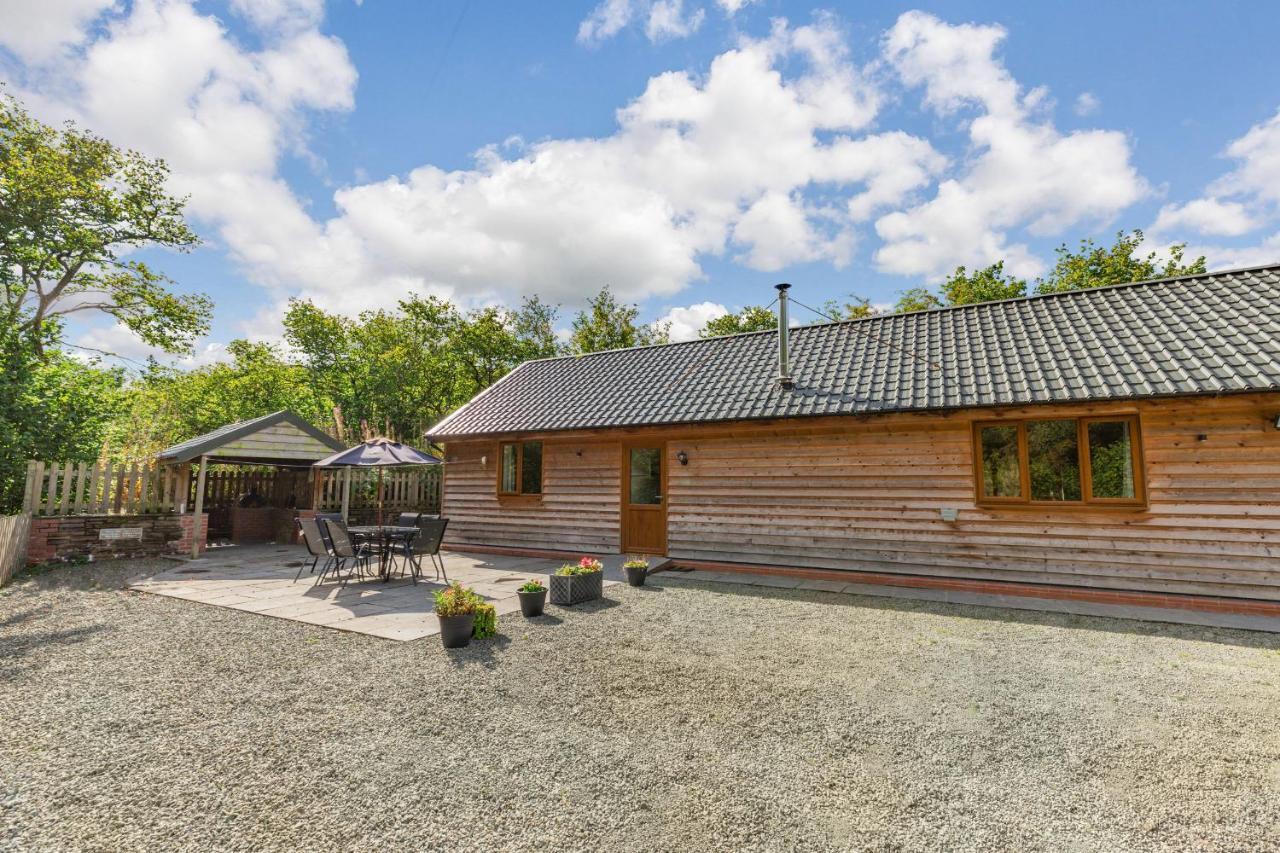 Ploony Hill Lodge Bleddfa ภายนอก รูปภาพ
