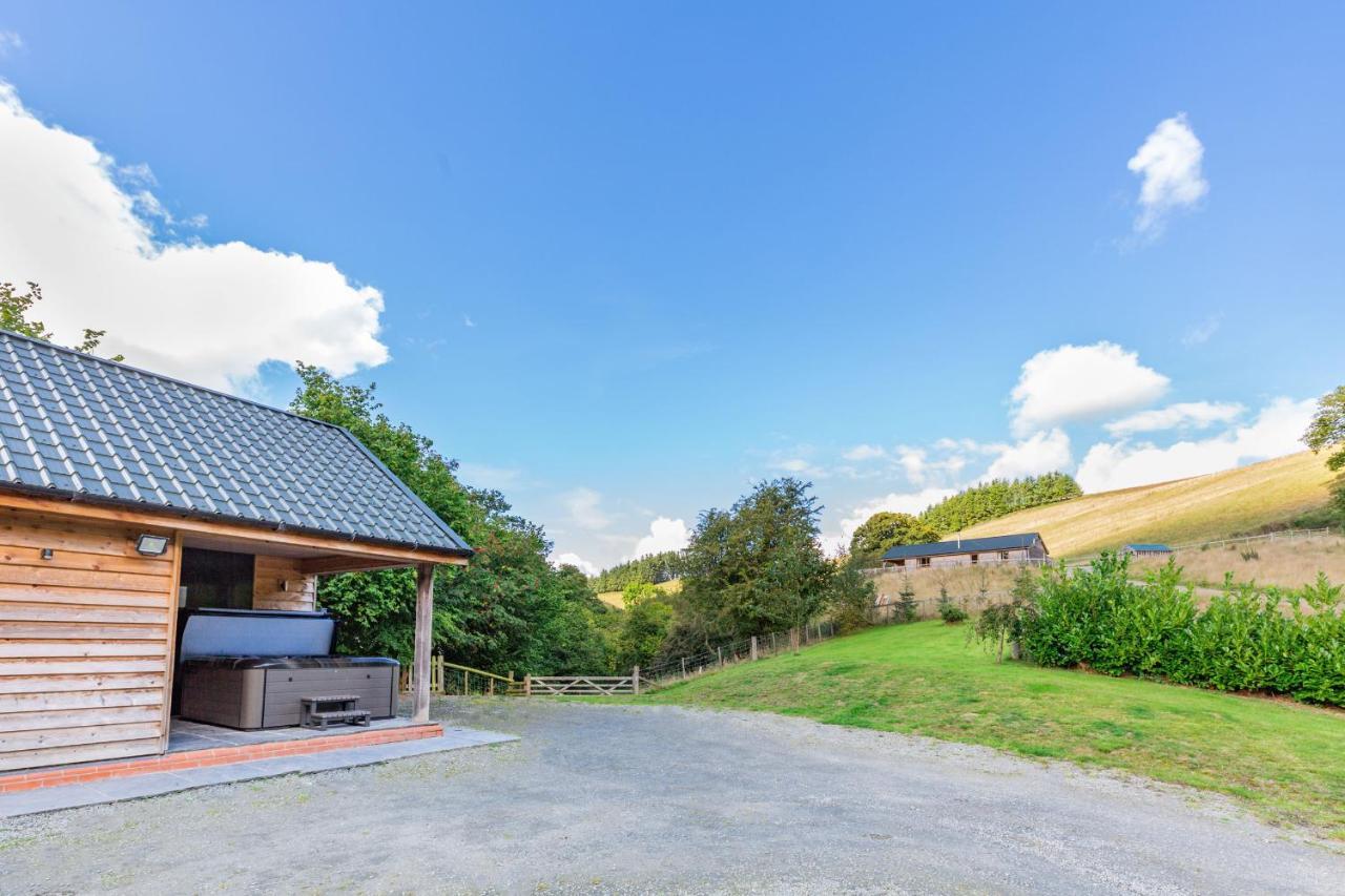 Ploony Hill Lodge Bleddfa ภายนอก รูปภาพ