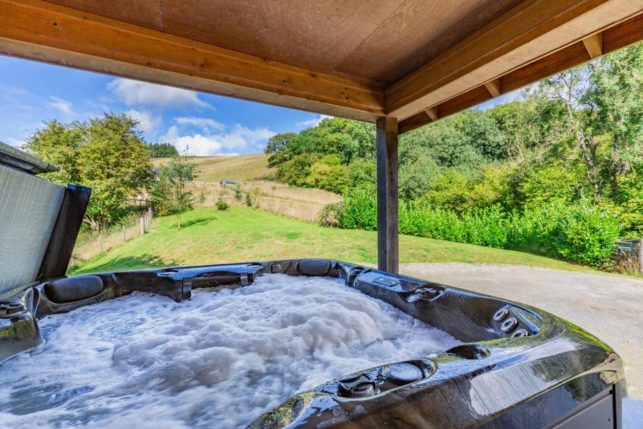 Ploony Hill Lodge Bleddfa ภายนอก รูปภาพ